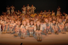 Bērnu tautas deju ansambļa „Zelta sietiņš” 55 gadu jubilejas koncerts KAS VAR ZVAIGZNES SASKAITĪT