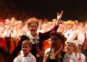 2015. gada 26. oktobrī plkst.19.00 Latvijas Nacionālajā operā horeogrāfes Ingrīdas Saulītes jubilejas koncerts DEJĀ ROTĀTĀ